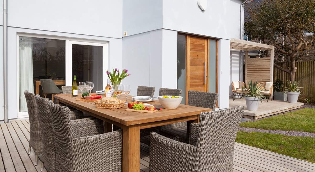 You're sure to enjoy al fresco dining at The Newstead.