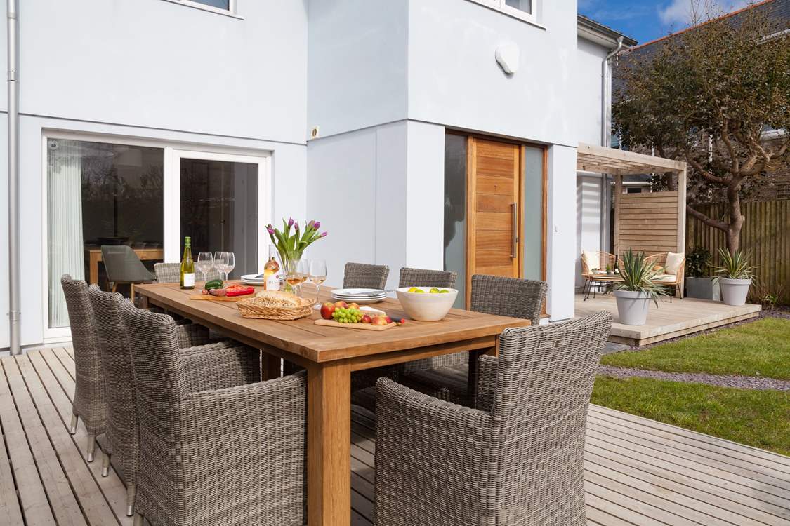 You're sure to enjoy al fresco dining at The Newstead.