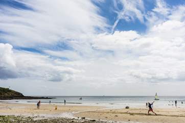 Sandy beaches on The Roseland await you, perhaps have a tasty meal at The Hidden Hut at Porthcurnick Beach
