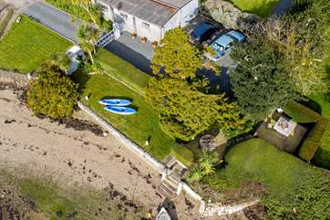 There are secret spots throughout the garden - enjoy meals on the water's edge.