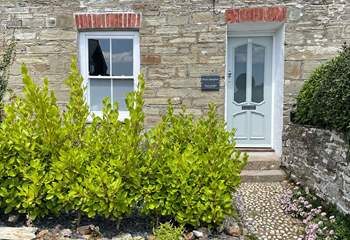 Welcome to Rock Samphire, a gorgeous cottage in St Agnes. One step leads up from the pavement to the garden path, and then a further two steps lead into the cottage.