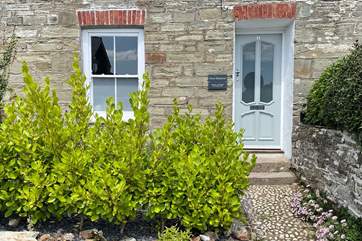 Welcome to Rock Samphire, a gorgeous cottage in St Agnes. One step leads up from the pavement to the garden path, and then a further two steps lead into the cottage.
