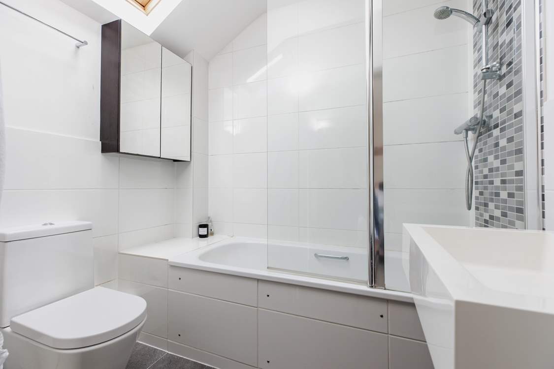 This bedroom has an en suite bath and fitted shower.