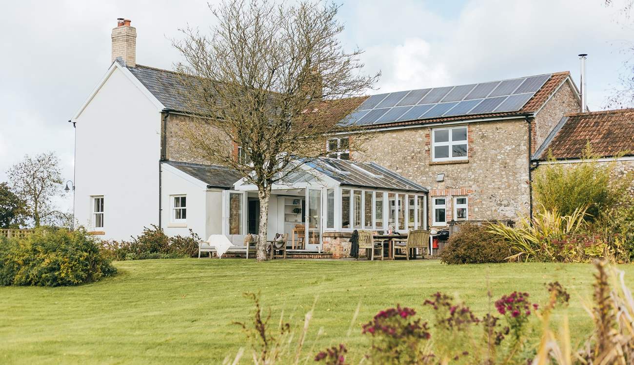 Wreath Farmhouse is the perfect home-from-home for you to enjoy a getaway in the delightful Somerset countryside.