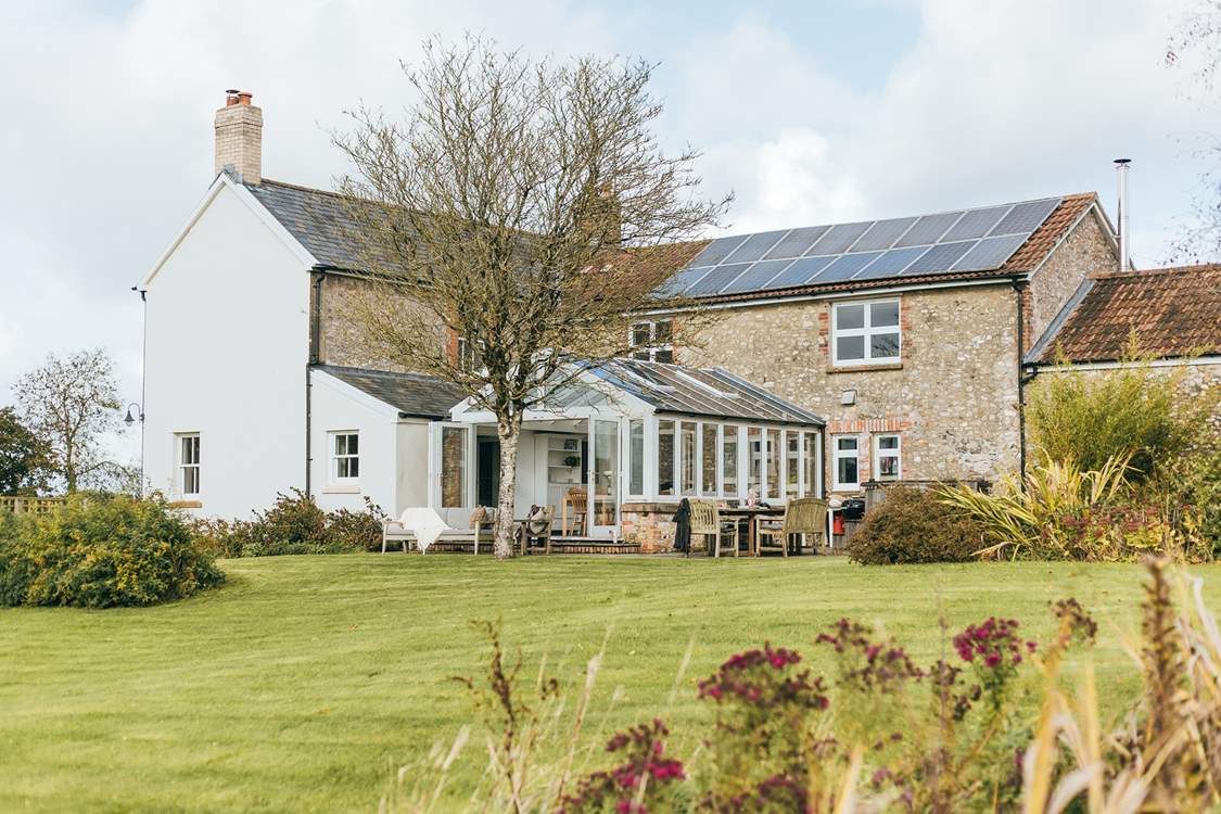 Wreath Farmhouse is the perfect home from home for you to enjoy a getaway in the delightful Somerset countryside.