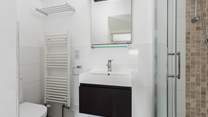 The en suite for this bedroom.