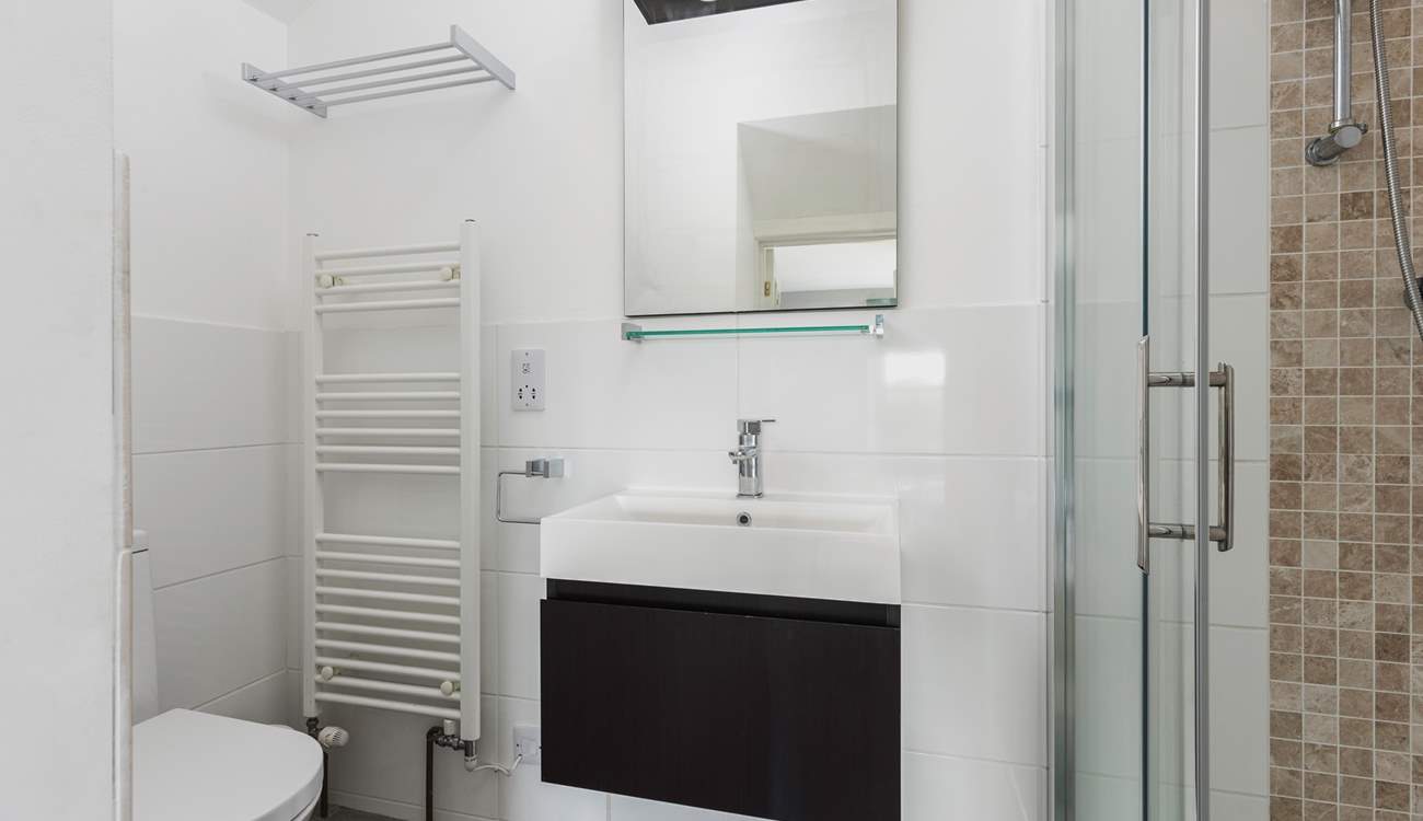 The en suite for this bedroom.