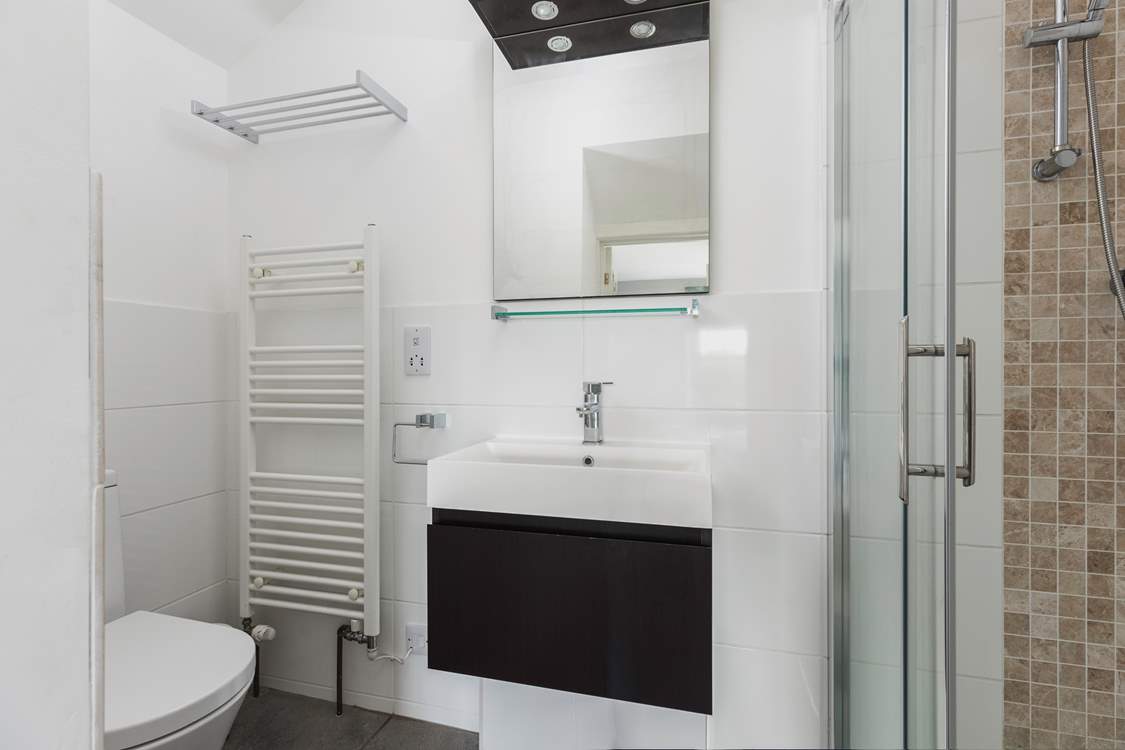 The en suite for this bedroom.