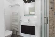 The en suite for this bedroom.