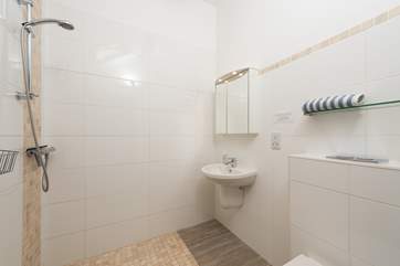 Modern en suite wet-room.