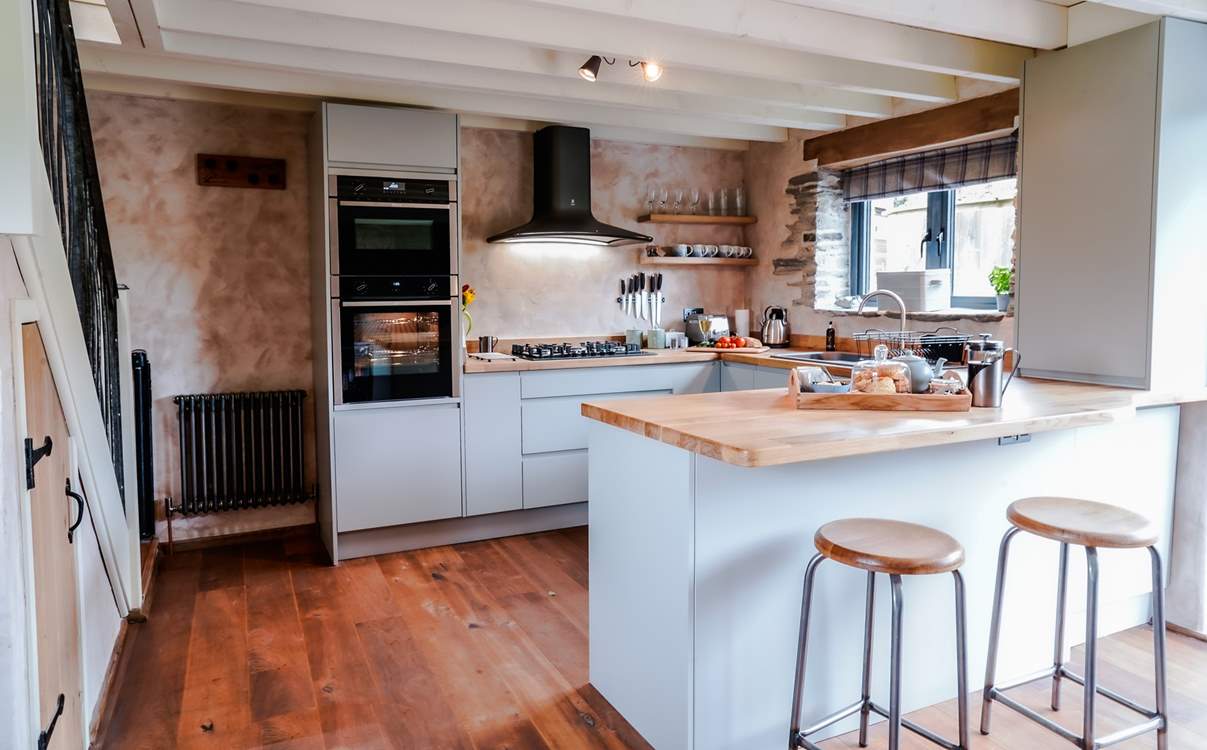 A fully functional kitchen allowing you time to enjoy the art of cooking should you so wish.