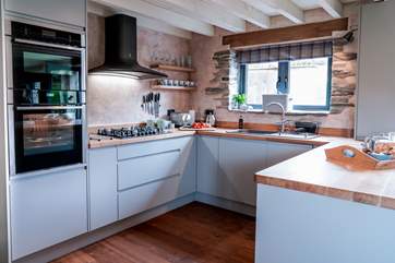 A well positioned modern kitchen which offers a great place to cook up a storm with all that you could wish for provided.