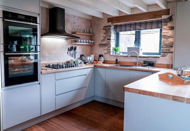 A well positioned modern kitchen which offers a great place to cook up a storm with all that you could wish for provided. 
