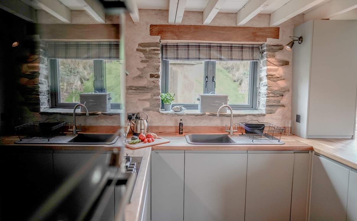 This kitchen has been designed to offer all that you need and more, from an integrated dishwasher to a five-ring hob, no detail has been overlooked.
