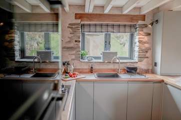 This kitchen has been designed to offer all that you need and more, from an integrated dishwasher to a five-ring hob, no detail has been overlooked.