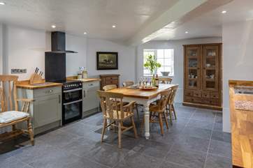 Another peek at the kitchen.