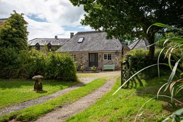 This fabulous cottage is tucked away in the most idyllic setting.
