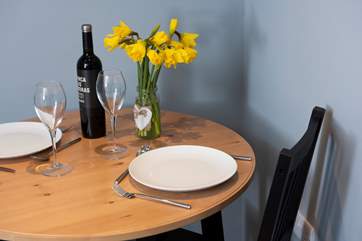 Chat over a glass of wine in the evening.