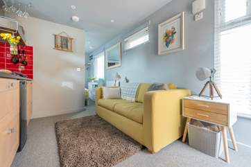 Compact and bijou this delightful little bolthole for two is located all on one level.