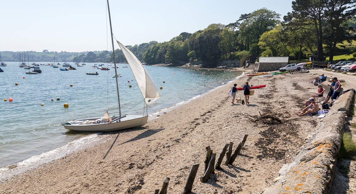 Loe Beach is a short drive away, there is a slipway, water sports hire and a lovely cafe. 