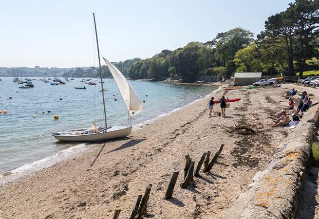 Loe Beach is a short drive away, there is a slipway, water sports hire and a lovely cafe. 