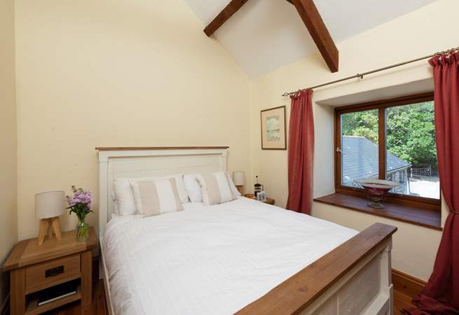 This charming bedroom overlooks the courtyard and is very cosy (Bedroom 6). 