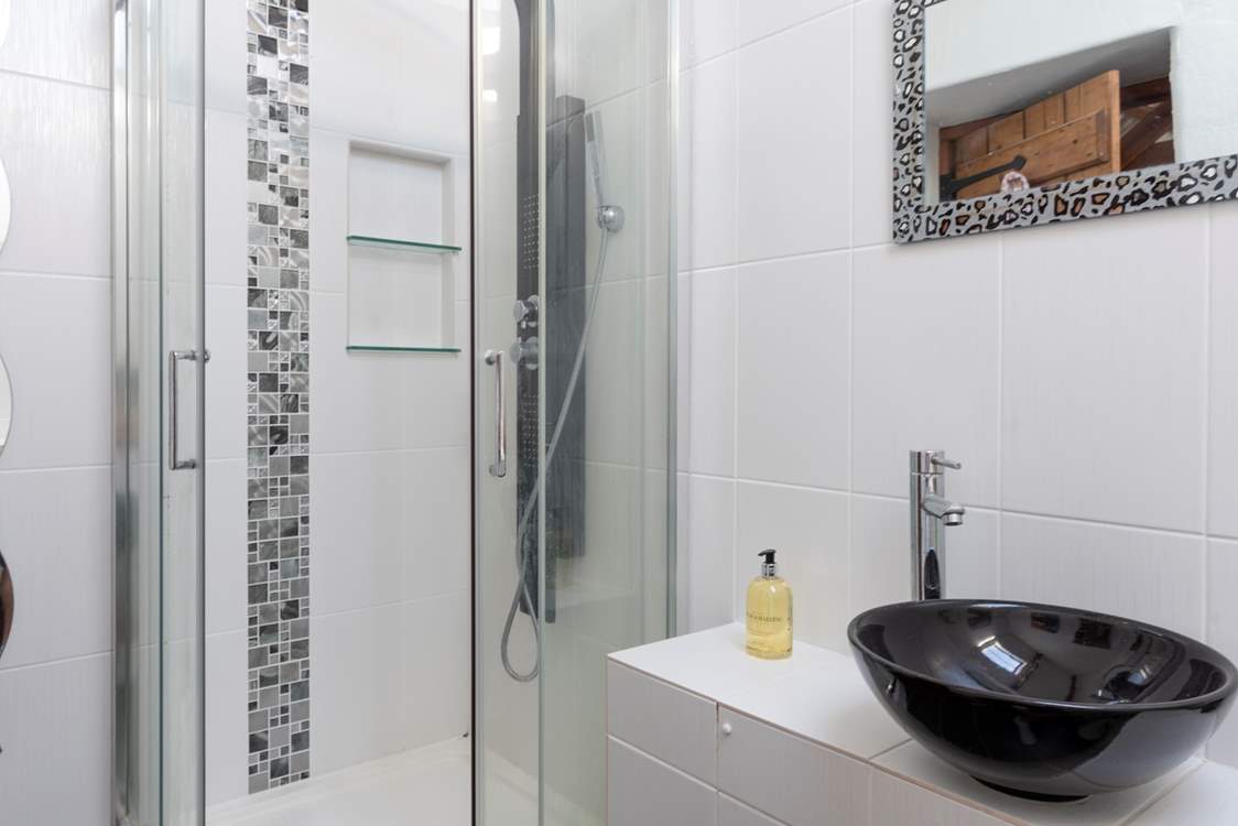 The en suite shower-room for Bedroom 5 has fun decor.