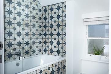The oh so fabulous family bathroom.