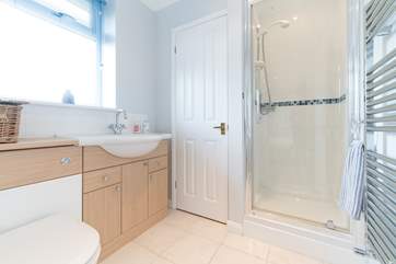 ... and en suite shower-room.