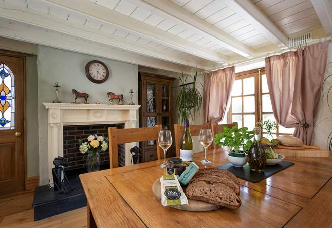 The dining-room is the perfect place to get together to eat, drink and be merry. 