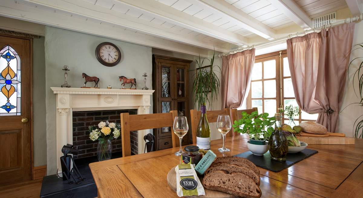 The dining-room is the perfect place to get together to eat, drink and be merry. 