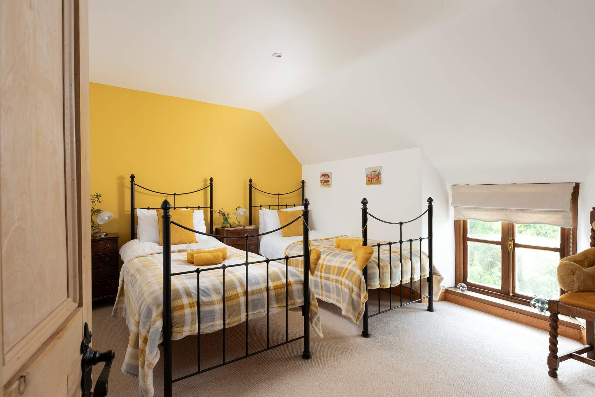 Zesty tones in the gorgeous twin.