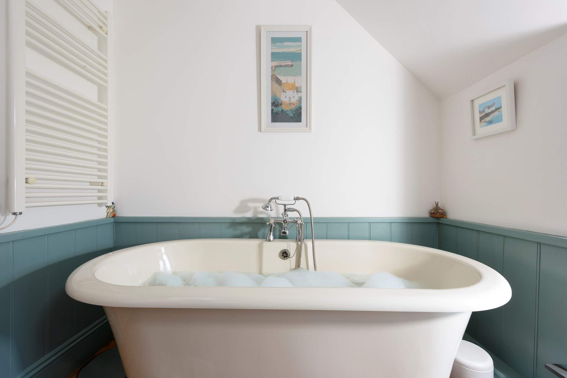 While away an afternoon in the roll top tub!