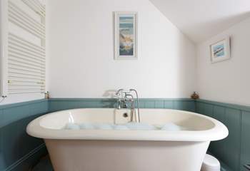 While away an afternoon in the roll top tub!