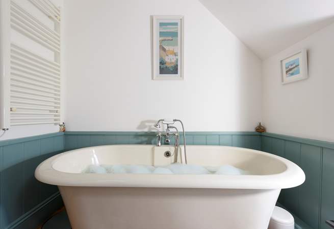 While away an afternoon in the roll top tub!