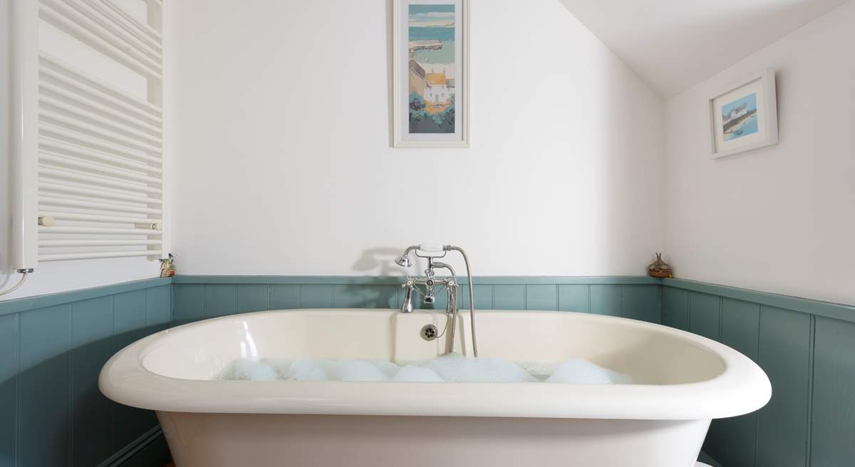 While away an afternoon in the roll top tub!
