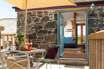 Sneak a peak into your holiday cottage, look at that view!