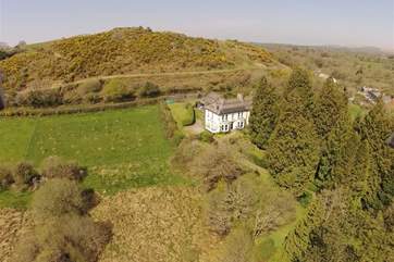 Rossmoyne offers you a real escape with wonderful views and nature all around you. Dartmoor is on your doorstep and you can enjoy a new walk everyday.