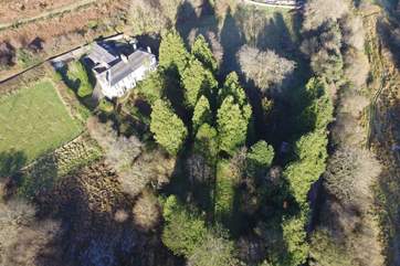 Rossmoyne offers a period house in a part of the world that will see you relax and enjoy all that nature has to offer.