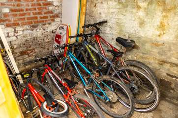 For those that love an outdoor adventure, Rossmoyne has a bike shed which can be locked to keep your bikes safe during your stay.