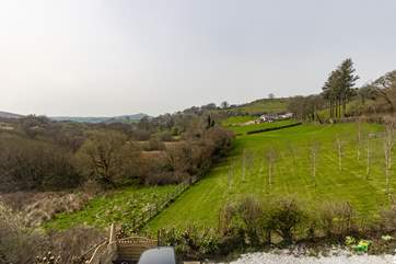 Rossmoyne offers you a real escape with wonderful views and nature all around you. Dartmoor is on your doorstep and you can enjoy a new walk everyday.