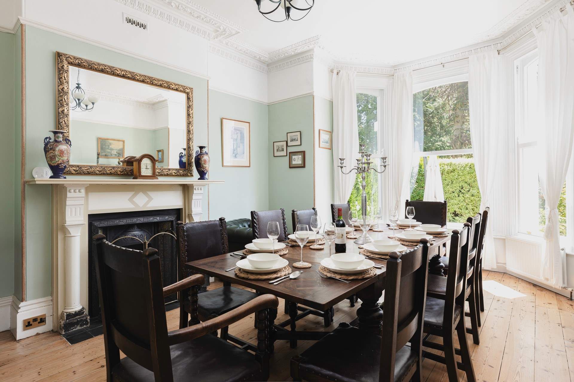 The exquisite dining-room.