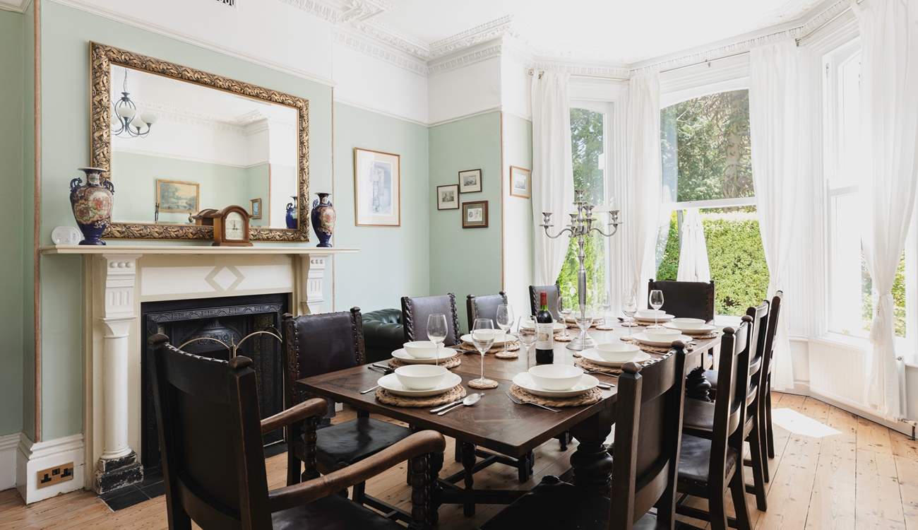 The exquisite dining-room.