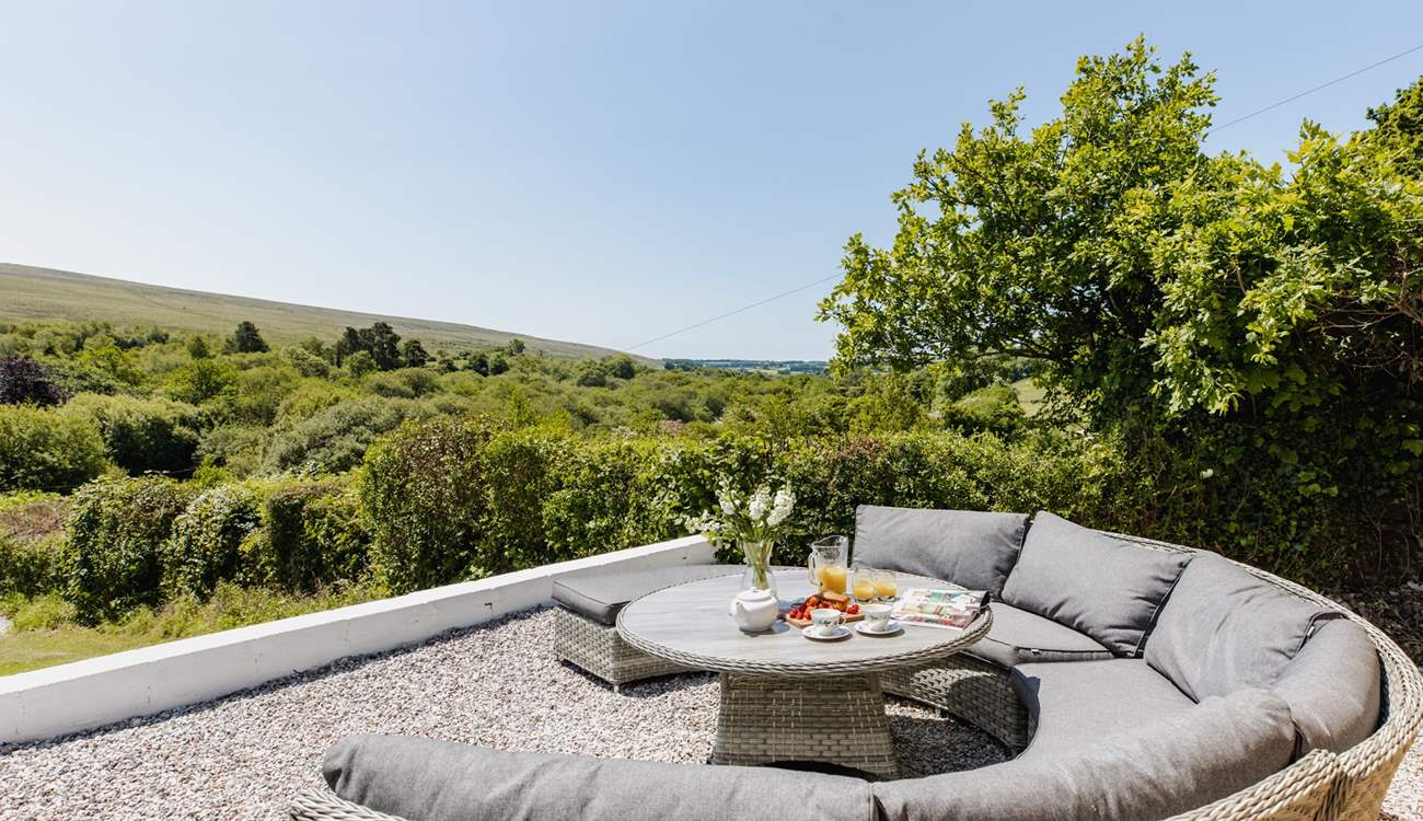 Rossmoyne offers a  real escape with wonderful views and nature all around you.  Dartmoor is on your doorstep and you can enjoy a new walk everyday. 