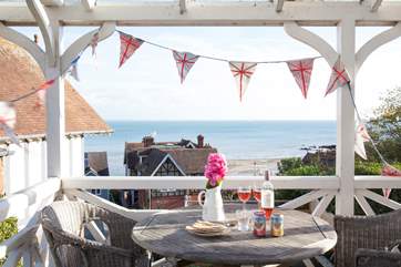 Walk out onto the balcony from the ground floor to breathtaking views across Seagrove Bay.