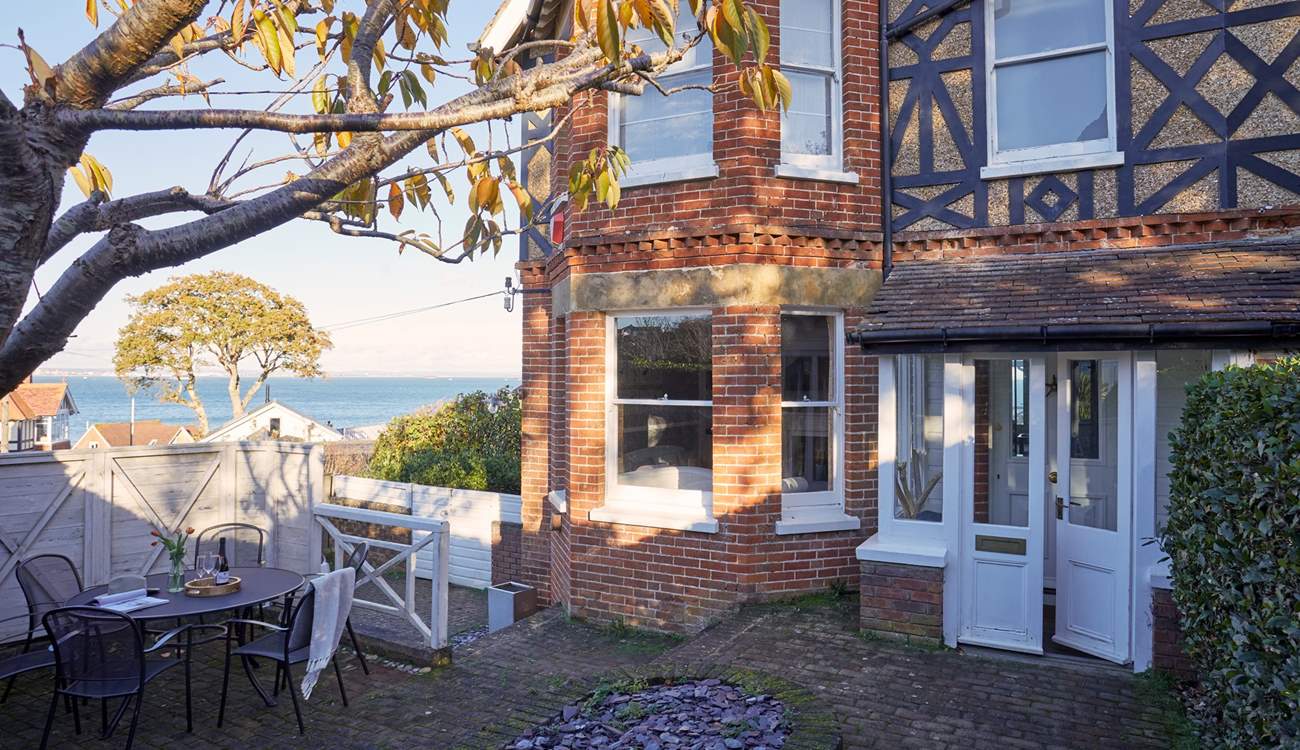 Within moments of the bay this classic home is a great place to base your Island stay from.