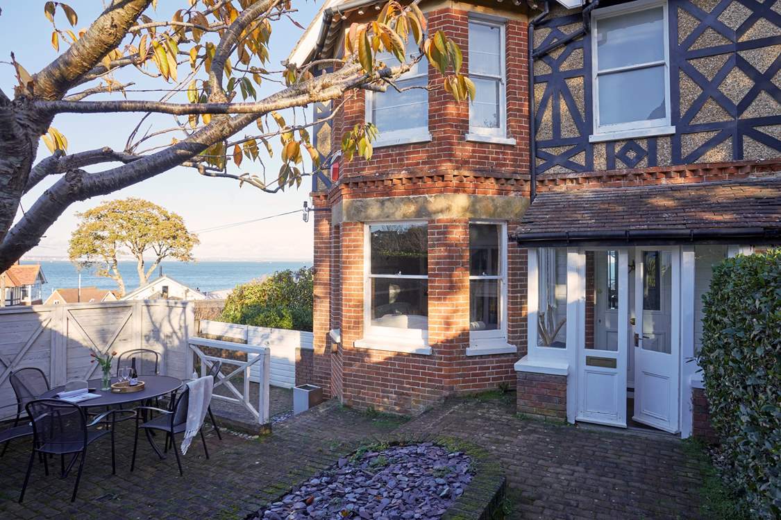Within moments of the bay this classic home is a great place to base your Island stay from.