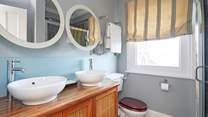 The master bedroom en suite shower-room. 