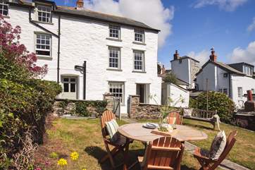 Welcome to Mount Pleasant (the lower section on the right as you look at the house from the garden). The garden is gorgeous and very sunny.