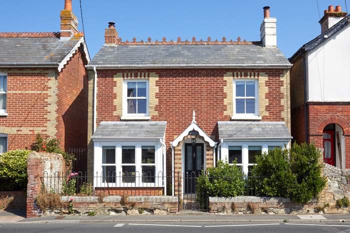 Modwena is a 3 bedroom self catering cottage near the sea in Yarmouth, Isle of Wight.